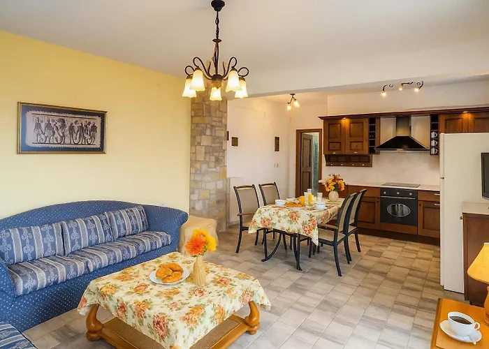 Villa Filistron Seaview Bliss - Coastal Charm Hideaway *